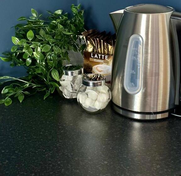 پانسیون Room With Private Bathroom/tv