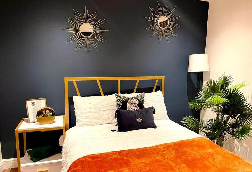 پانسیون Room With Private Bathroom/tv