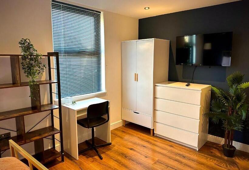 پانسیون Room With Private Bathroom/tv