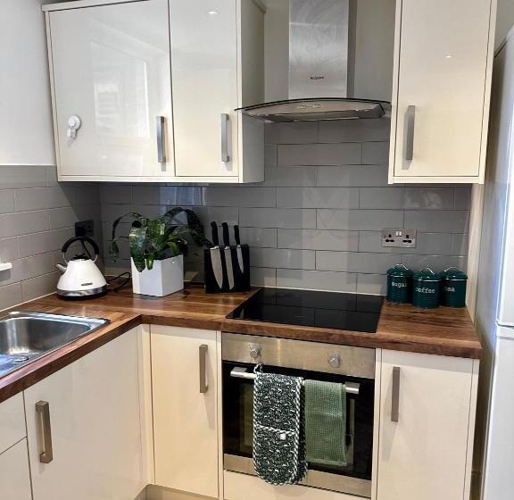 پانسیون Room With Private Bathroom/tv