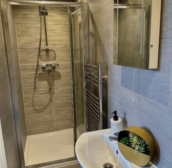 پانسیون Room With Private Bathroom/tv