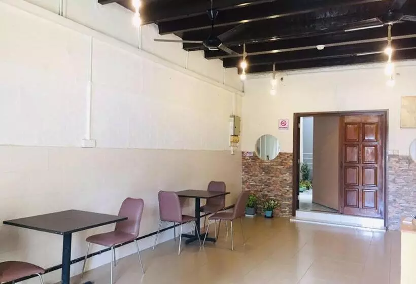 پانسیون Stop @melaka Guesthouse