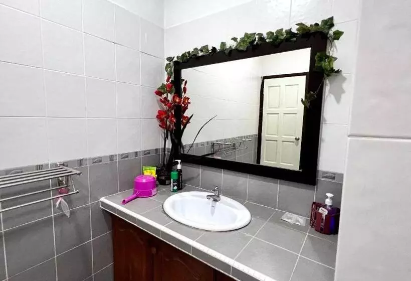 Majatalo Yb Guest House 4 Bilik 5 Katil