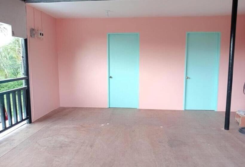 호스텔 Villa Travellers House