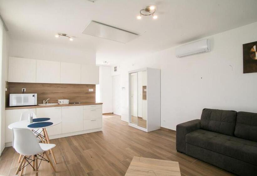 住宿加早餐  Anchor Apartman By Hellobalatonlelle