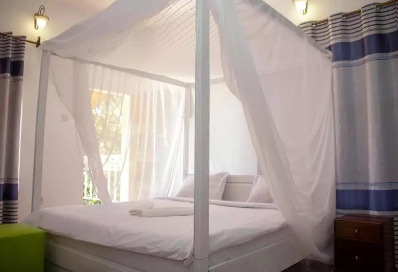 Captains Villa   Where Lake Malawi And Shire River Meet, Historical Hotel At Waterfront Next To The