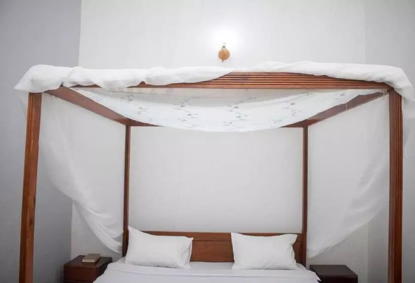 Captains Villa   Where Lake Malawi And Shire River Meet, Historical Hotel At Waterfront Next To The