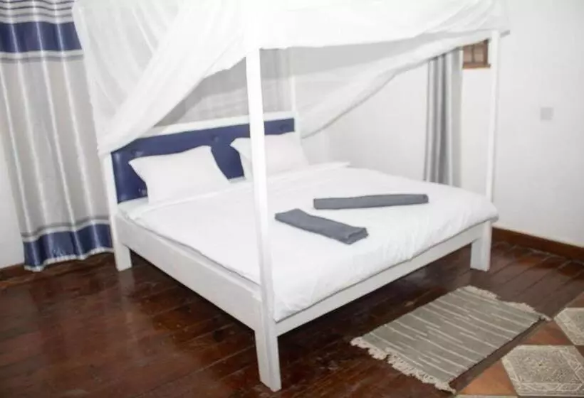 Captains Villa   Where Lake Malawi And Shire River Meet, Historical Hotel At Waterfront Next To The