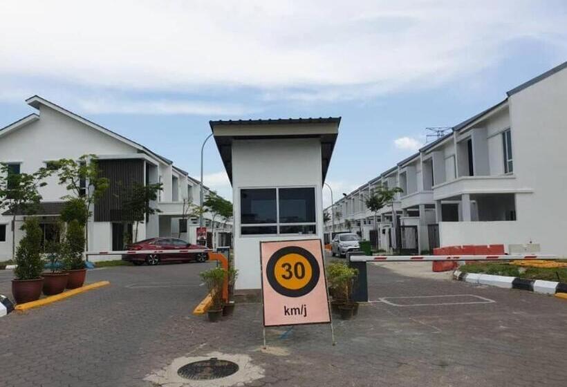 Pensão Naira Homestay Kota Bharu ,wakaf Che Yeh 4 Bilik 3 Aircond