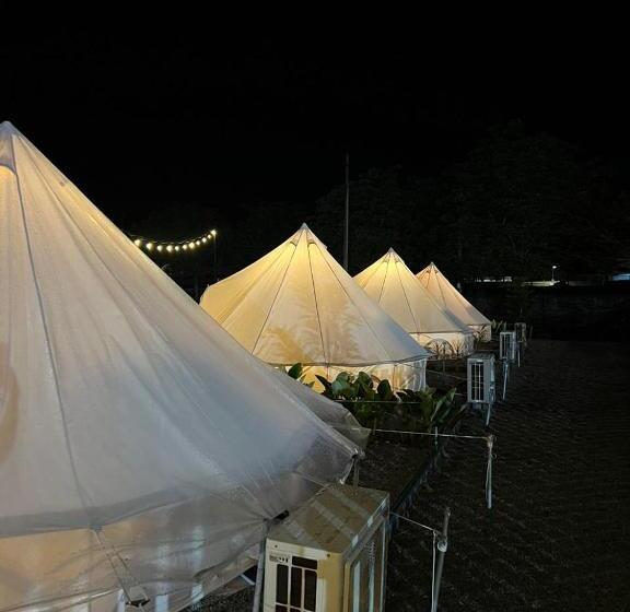 פנסיון Reserve The Cozytainer