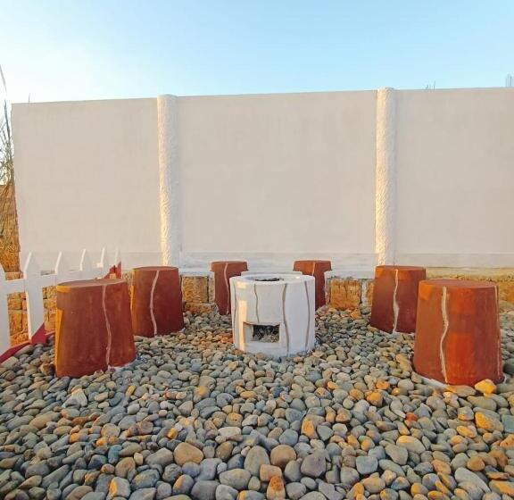 پانسیون The Escapade Inn