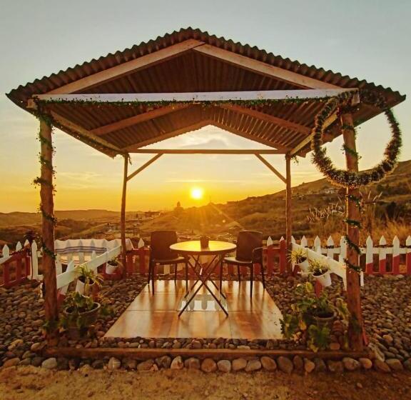 پانسیون The Escapade Inn