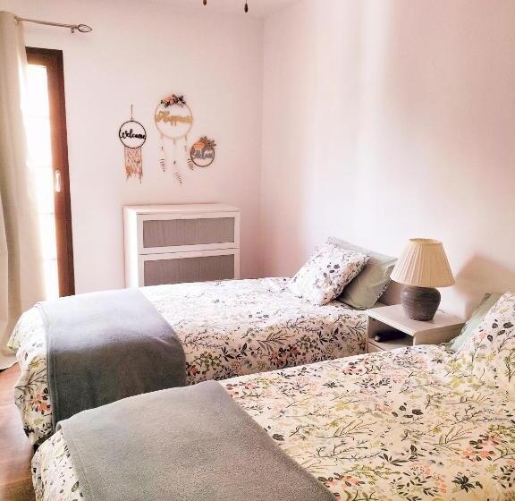 پانسیون Valencia Beach Room With Private Bathroom Coliving