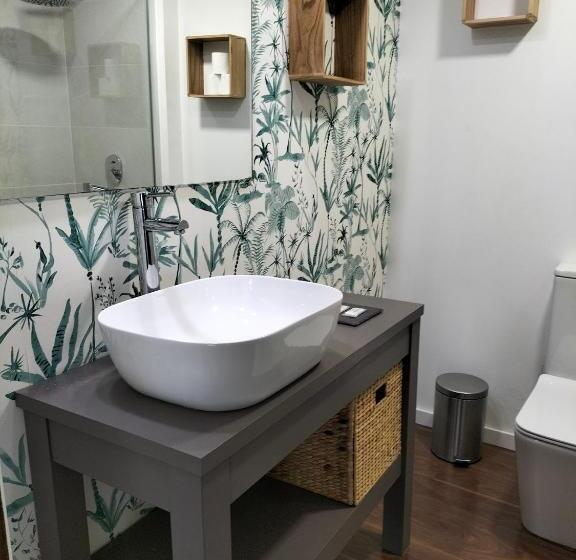 پانسیون Valencia Beach Room With Private Bathroom Coliving