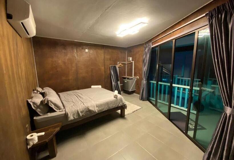 Resort Pondok Beach Shack