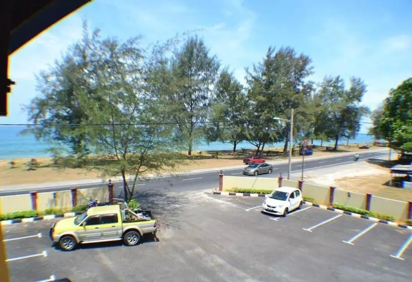 Retkeilymaja Teluk Lipat Seaview Inn