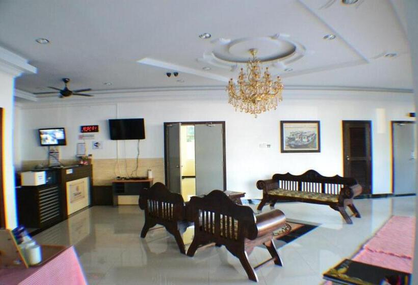 旅馆 Teluk Lipat Seaview Inn