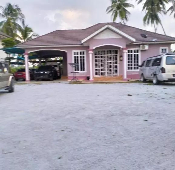 تختخواب و صبحانه Airport Kelantan Homestay & Transit