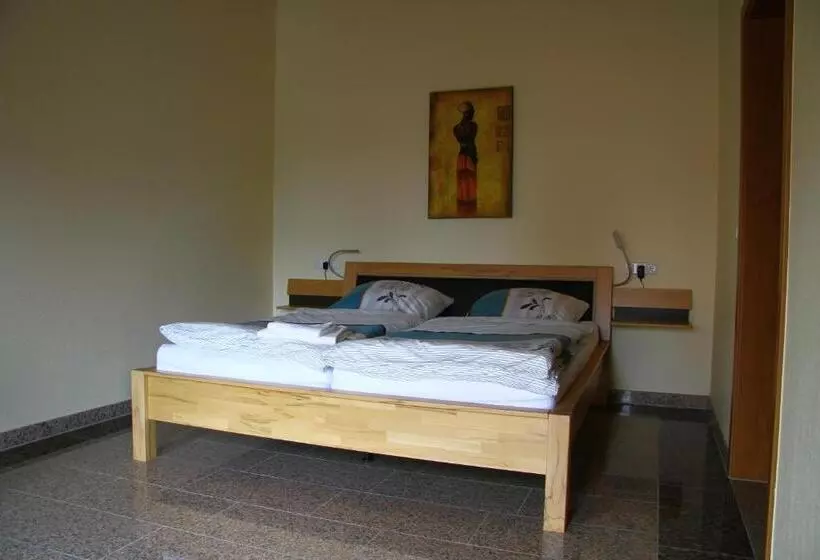 Aamiaismajoitus (B&B) Bistro Im Ring