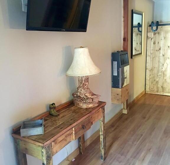 Dusty Boots Motel & Cafe