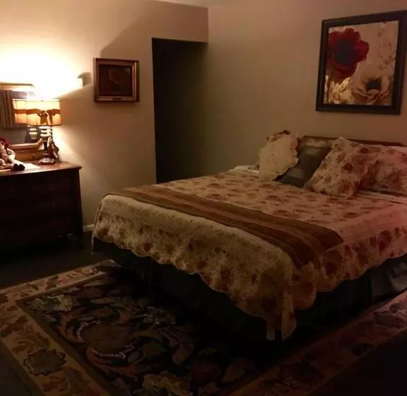 Dusty Boots Motel & Cafe