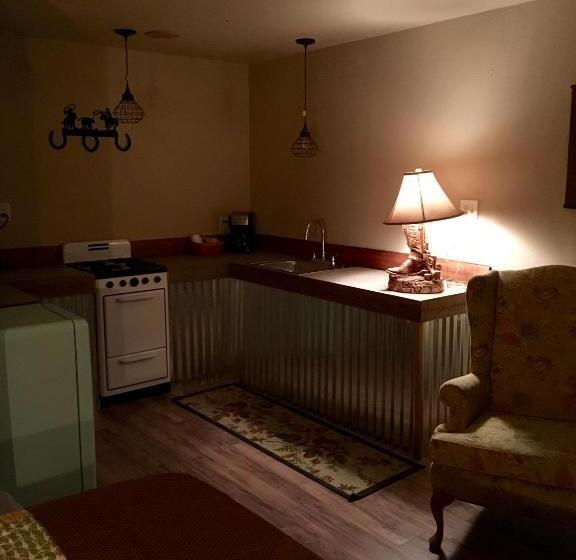 Dusty Boots Motel & Cafe