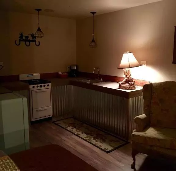 Dusty Boots Motel & Cafe