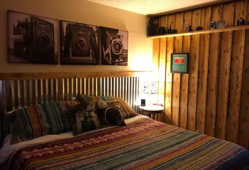 Dusty Boots Motel & Cafe