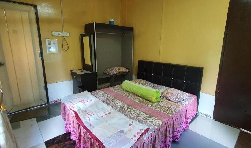 Hotell Chalet Kampong Semawar