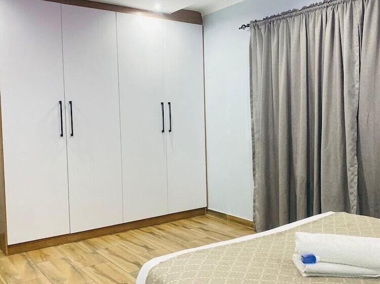 פנסיון Airport Imperial Guest House