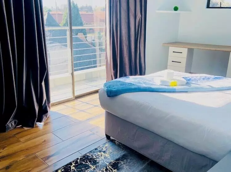 ペンション Airport Imperial Guest House