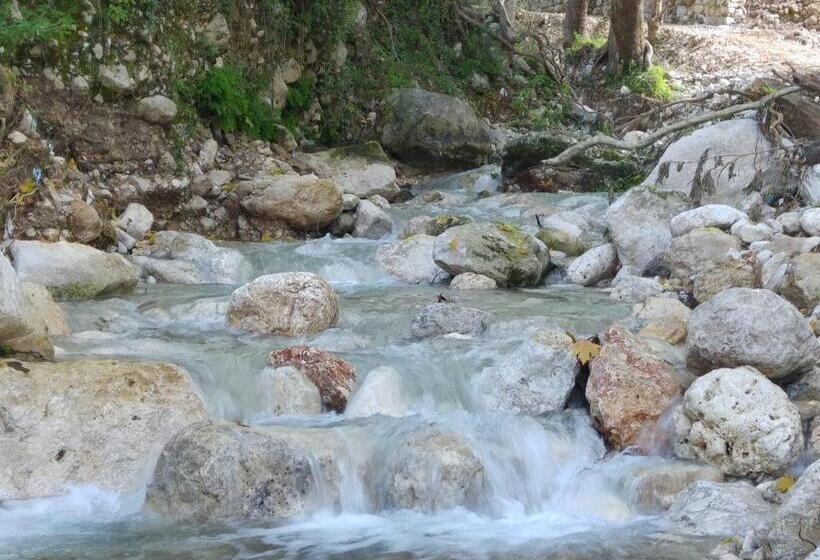 پانسیون Penelope S Rooms