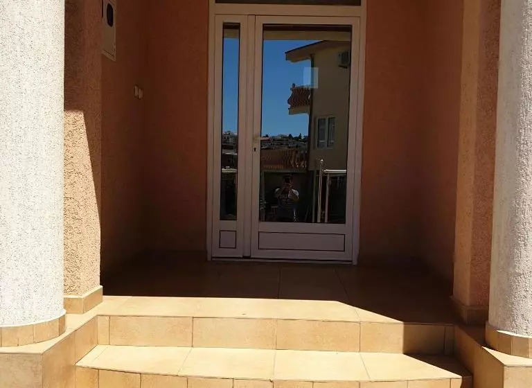 پانسیون Apartmans Hari