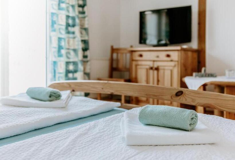 Пансион Kék Vendégház Family Resort