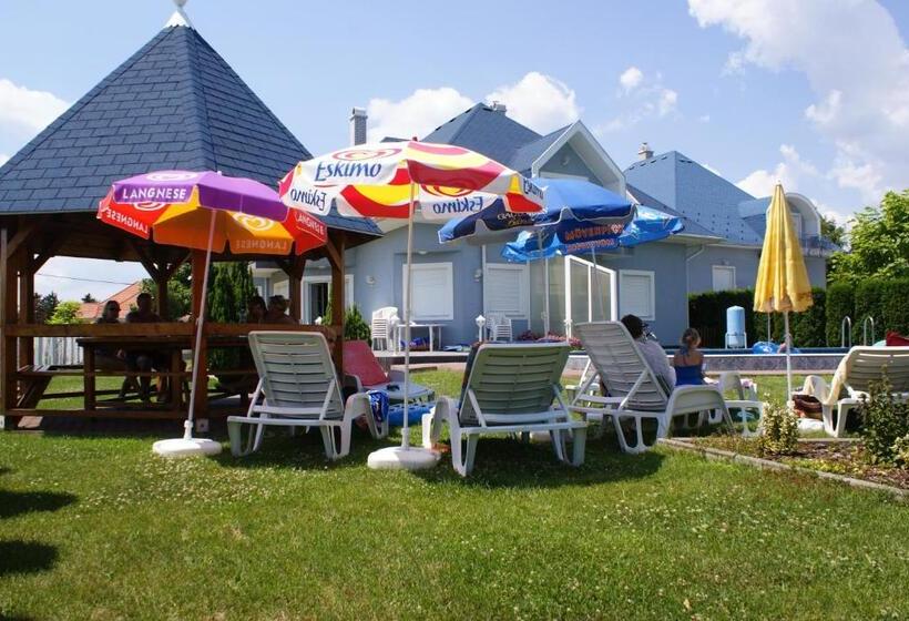 Пансион Kék Vendégház Family Resort