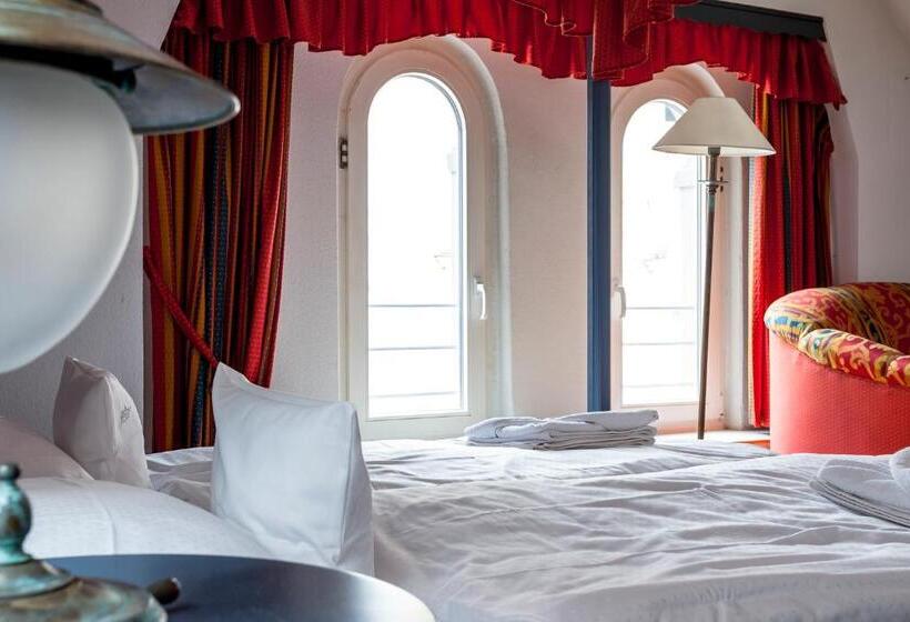 U Nautic Restaurant & Pension