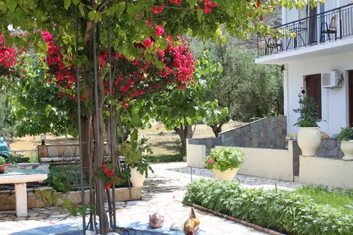 ホテル Ballas Apartments