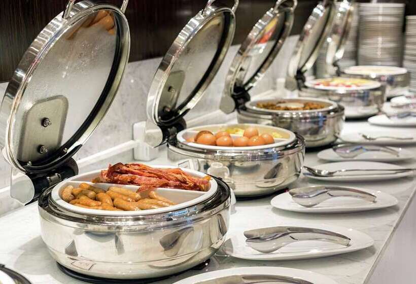 ホテル Hilton Saint Petersburg Expoforum