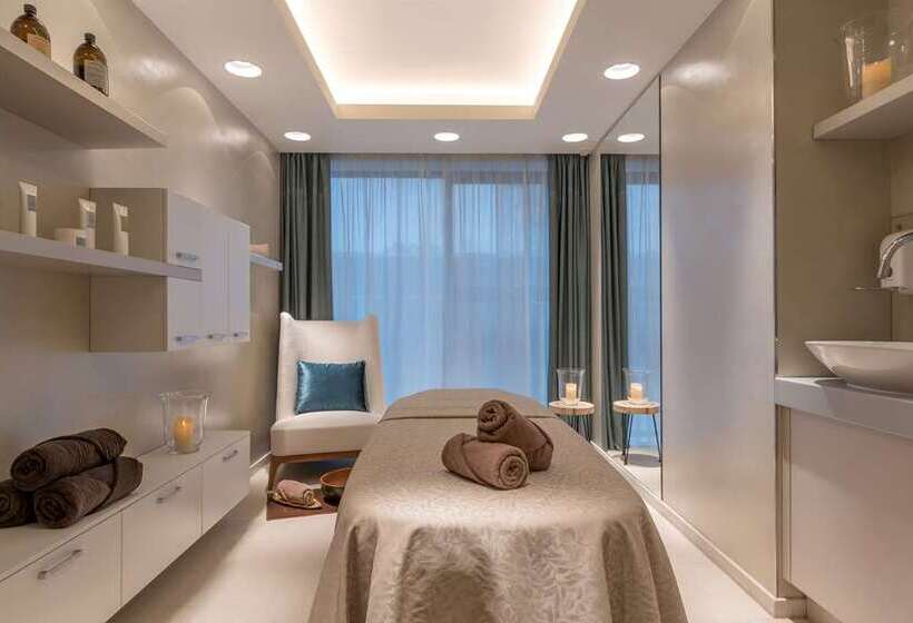 فندق Hilton Saint Petersburg Expoforum