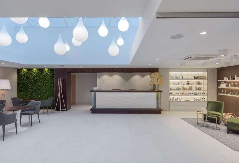 فندق Hilton Saint Petersburg Expoforum