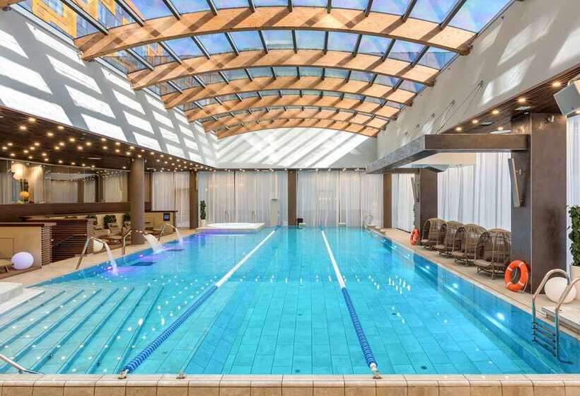 فندق Hilton Saint Petersburg Expoforum