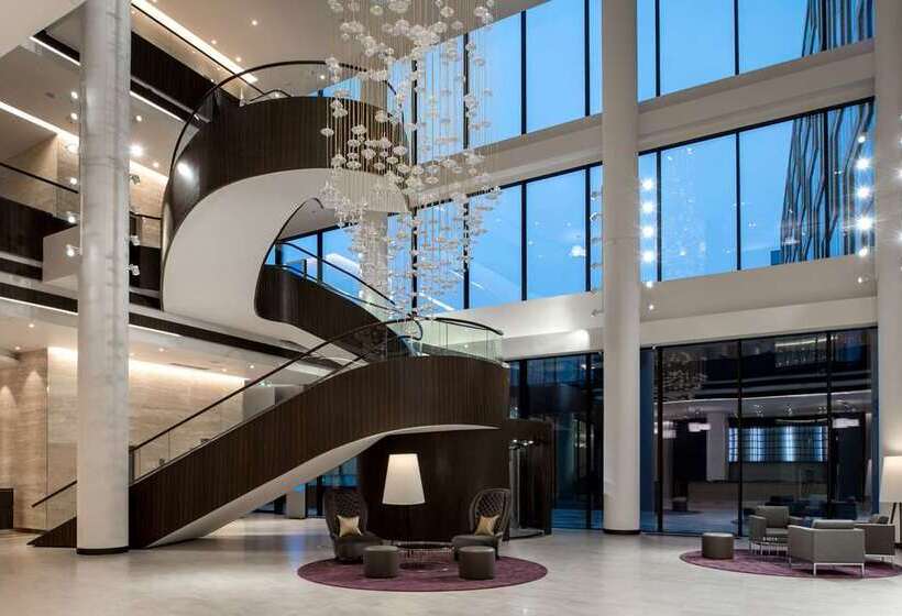 فندق Hilton Saint Petersburg Expoforum