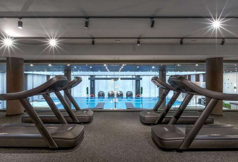 فندق Hilton Saint Petersburg Expoforum