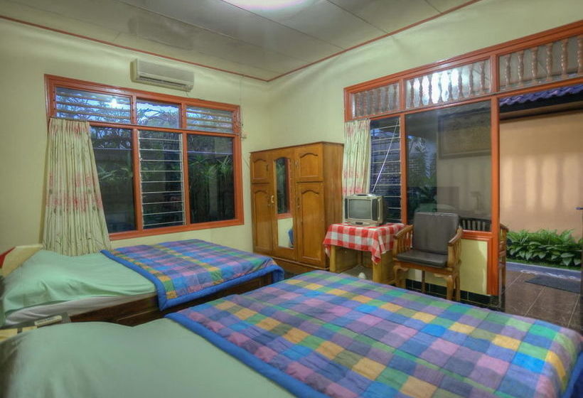 בית מלון כפרי Kesumasari Beach