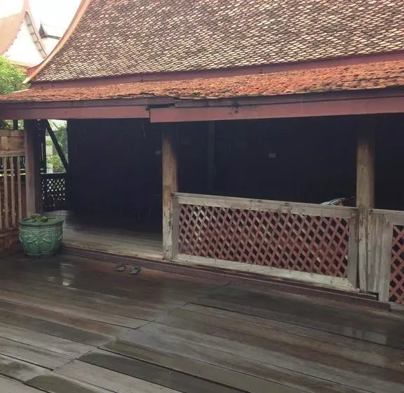 هتل Luang Chumni Village