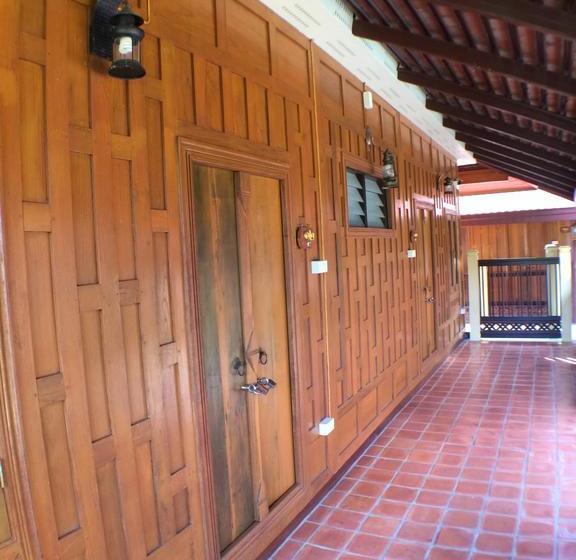 ホテル Luang Chumni Village