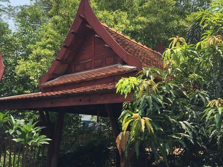 ホテル Luang Chumni Village