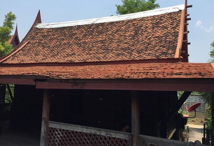 ホテル Luang Chumni Village