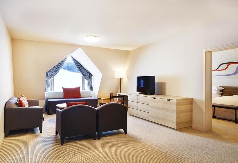 בית מלון כפרי Sheraton Hokkaido Kiroro Resort