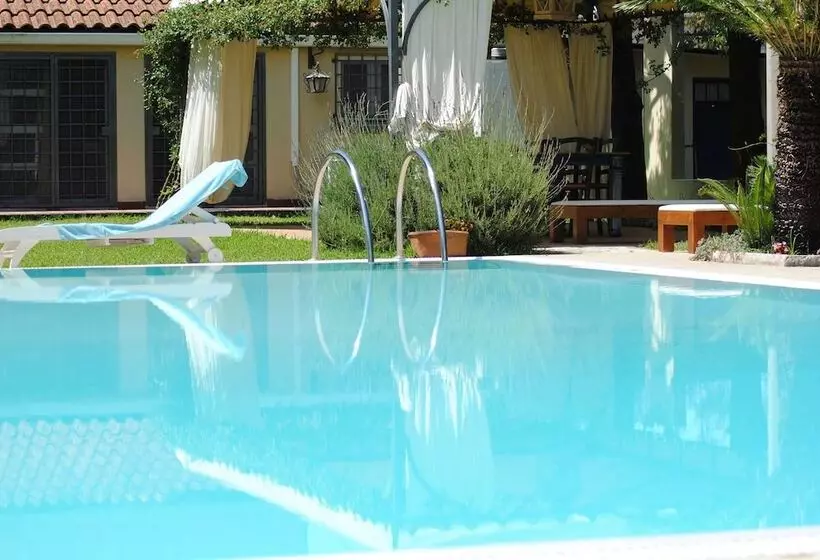 Hotelli Villa Hermes